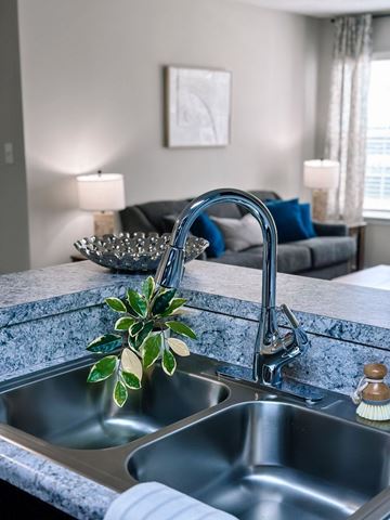 Hampton apartment for rent - Hampton Center Apartments