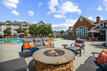 Fire pit & outdoor lounge seating