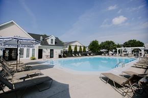 Sunbury apartment for rent - A swimming pool surrounded by sun loungers and umbrellas.