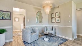 Norfolk apartment for rent - a living room with two chairs and a table