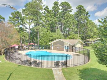 3 Sparkling swimming pools