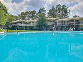 3 Sparkling swimming pools