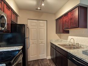 Newport News apartment for rent - Waterman's Crossing Apartments Kitchen