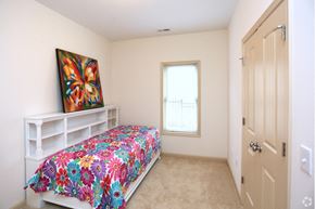 Lynchburg apartment for rent - Second bedroom gardens on timberlake apartments