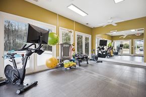 Raleigh apartment for rent - the gym at the landing at pullman apartments in pullman