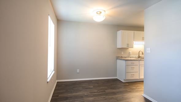 Williamsburg apartment for rent - a kitchen and dining area in a 555 waverly unit