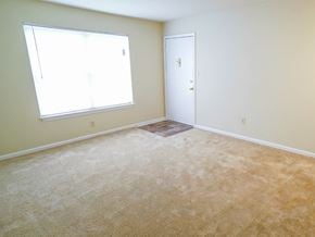 Poquoson apartment for rent - Wythe Creek Apartments Vacant Living Room