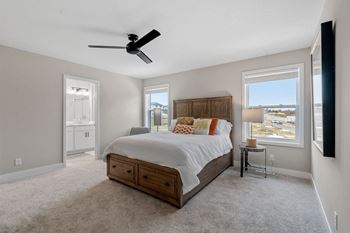 Primary bedroom suite with attached bathroom & walk-in closet