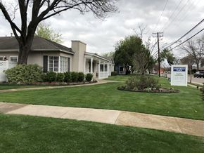 Dallas apartment for rent - A sign in front of a house that says "Welcome to Maplewood Estates".