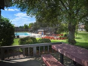 Riverside apartment for rent - Outdoor seating
