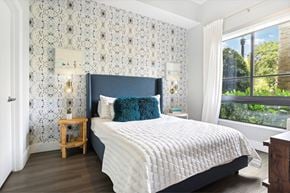 Fort Lauderdale apartment for rent - A bedroom with a large bed and a window overlooking a garden.
