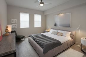 Naples apartment for rent - Main bedrooms accommodate king size furniture