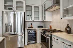 Mount Pleasant apartment for rent - Fully-equipped kitchens with stainless steel appliances