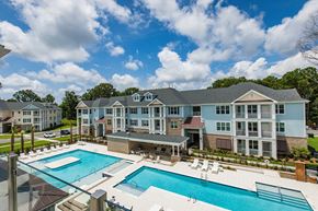 Mount Pleasant apartment for rent - Bi-level saltwater pool with sundeck, cabanas and outdoor TV