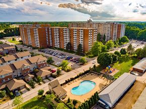 Willoughby Hills apartment for rent - Pine Ridge Apartments located in Willoughby Hills, OH