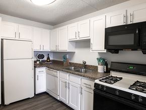 Willoughby Hills apartment for rent - Fully-equipped kitchens