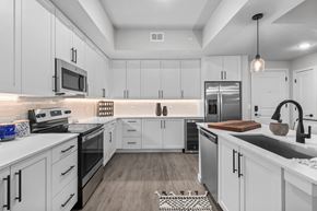 Franklin apartment for rent - Fully-equipped kitchens with stainless steel appliances