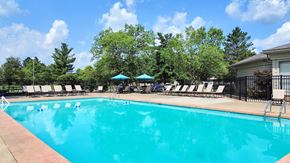 Solon apartment for rent - Heated outdoor pool with sundeck and WiFi