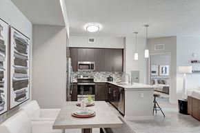 Fort Myers apartment for rent - Beautiful dining area next to open concept upscale kitchen