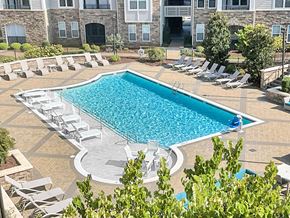 Charlotte apartment for rent - Pool with sun shelf and Wi-Fi