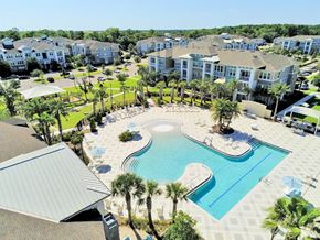 Davenport apartment for rent - Beach-entry pool with splash pad, volleyball net, swim lane and cabanas
