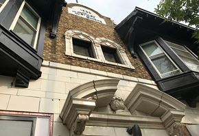 Denver apartment for rent - A building with a sign that says "1822" on it.