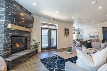 Community lounge & clubhouse