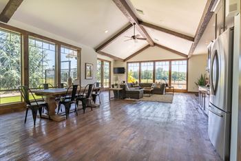 Community lounge & clubhouse