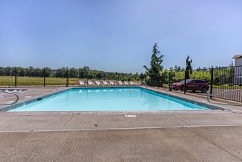 Riverplace apartment homes seasonal outdoor pool