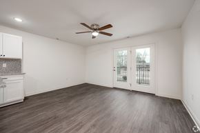 Lafayette apartment for rent - Living room with a patio access