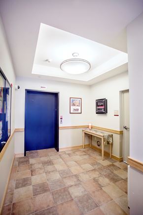 Portland apartment for rent - A hallway with a blue door and a bench.