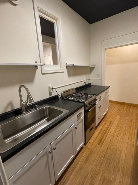 Floor plan for studio, 1 bath, 700 sqft