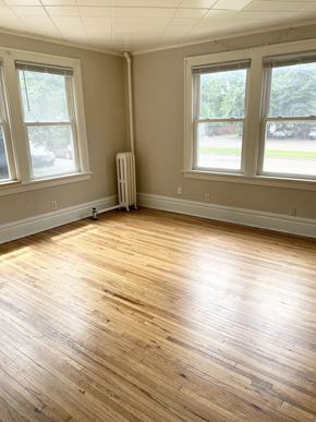 Saint Paul apartment for rent - Well-lit, southwest corner unit.
