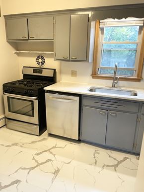 Saint Paul apartment for rent - Updated kitchen with new flooring, quartz countertops, stainless steel gas stove and dishwasher, new large basin sink and new faucet.