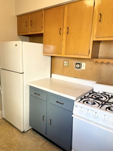 Saint Paul apartment for rent - A white refrigerator and a white stove in a kitchen.