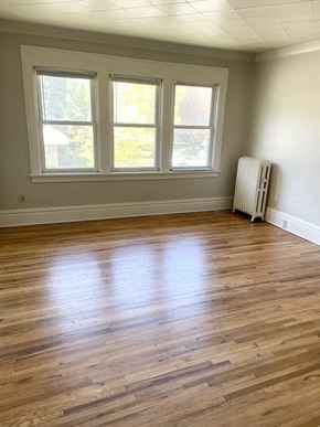 Saint Paul apartment for rent - Spacious, sunny west-facing living room.
