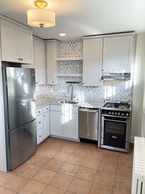 St. Paul apartment for rent - Professionally designed kitchen with custom cabinetry, granite countertops, attractively tiled backsplash and stainless steel appliances, including dishwasher and range hood.