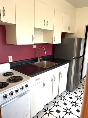 Saint Paul apartment for rent - Updated kitchen with new countertop, sink, faucet, and flooring.