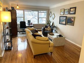 Saint Paul apartment for rent - Warm hardwood flooring throughout