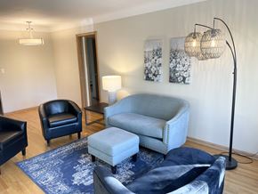 Saint Paul apartment for rent - Warm hardwood flooring, coved plaster ceilings.