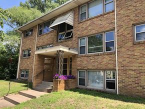 Saint Paul apartment for rent - A classic brick building.