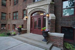 St. Paul apartment for rent - Classic architectural details from a by-gone era.