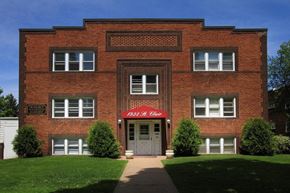 Saint Paul apartment for rent - Classic 1920s brick construction.