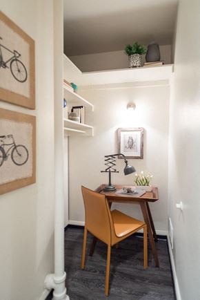 Portland apartment for rent - office space set in walk in closet