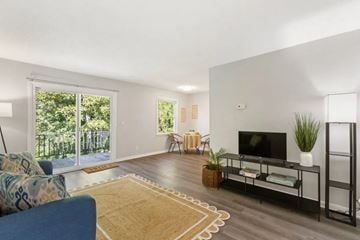 Wilmington townhouse for rent - A living room with a blue couch and a television.