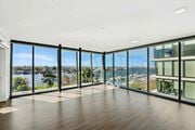 Oakland apartment for rent - Large Windows at Channel House, Oakland, 94607