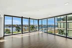 Oakland apartment for rent - Large Windows at Channel House, Oakland, 94607