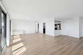 Alexandria apartment for rent - Unfurnished Living Area at Stratford at Southern Towers, Alexandria, VA