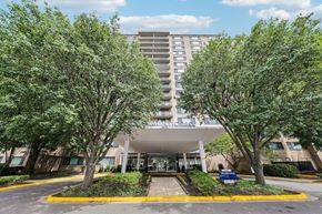 Alexandria apartment for rent - Monticello at Southern Towers