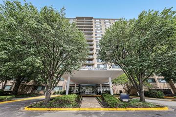 Alexandria apartment for rent - Monticello at Southern Towers